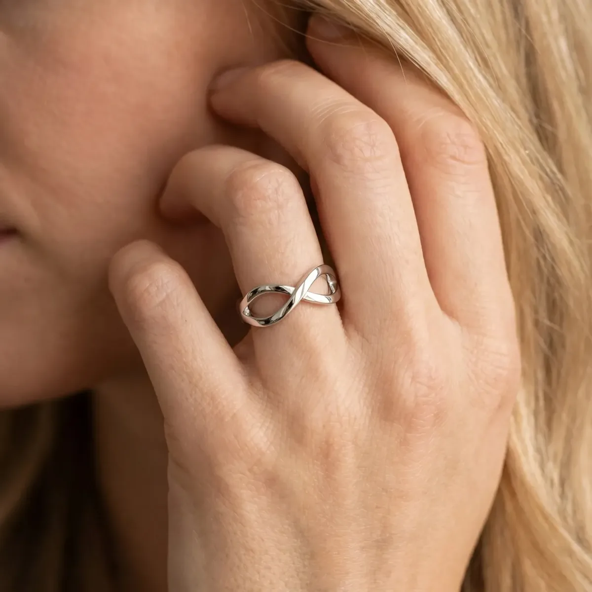 Twisted Infinity Plain Band White gold